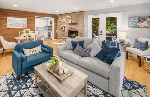 Inglewood Cottage | The Cottage at Lake Sammamish, Air Conditioning, Dog Friendly, Lake Access