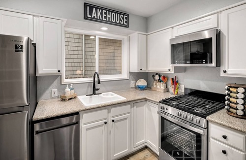 Inglewood Cottage | The Cottage at Lake Sammamish, Air Conditioning, Dog Friendly, Lake Access