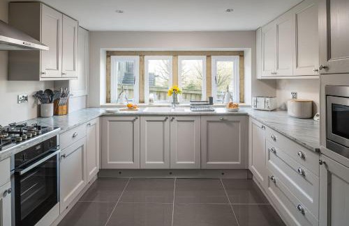 Saddleworth House | The Cottage at Runninghill