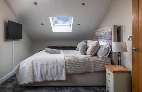 Saddleworth House | The Cottage at Runninghill