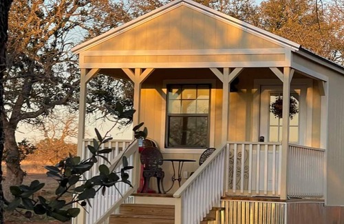 Voca Cottage | The Cottage at the Retreat at Phoenix Nest in the Llano/Castell, TX Hill Country