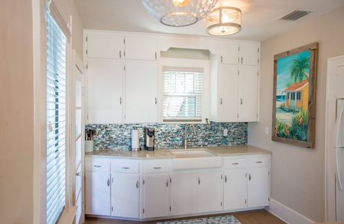 Laurel Park Cottage | The Cottage Next Door Best Downtown location in Sarasota
