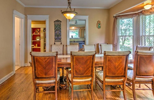 North Chattanooga House | The Cottage of North Chatt - Sleeps 12!