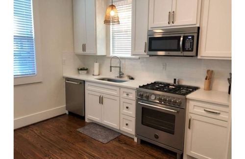 Brenham Cottage | The Cottage on Main
