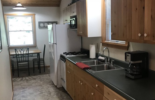 Posen House | The Cottage on Pine Ln @ Hemlock Hills on Mill Pond, near Sunken Lake w/2 kayak