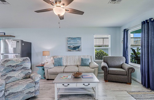 Rockport House | The Cottage on Salt Lake | Private Dock, Grill & Yard | Near Beach