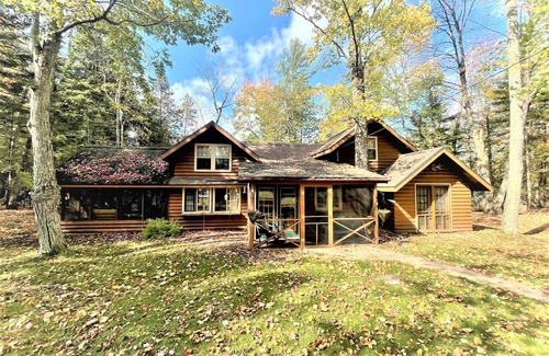 Butternut House | The Cottage on Schnur Lake | 3 Bed, 2 Bath