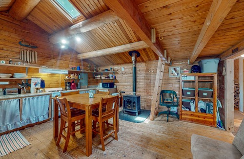 Franklin Cabin | The Cottage | Peaceful 32-Acre Lakefront Getaway | Canoe, Firepit & Big Deck