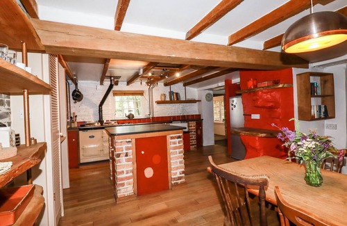Saint Kew House | THE COTTAGE, pet friendly, with open fire in St Kew Highway