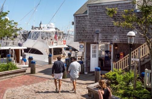 Nantucket Town Hotel | The Cottages at Nantucket Boat Basin