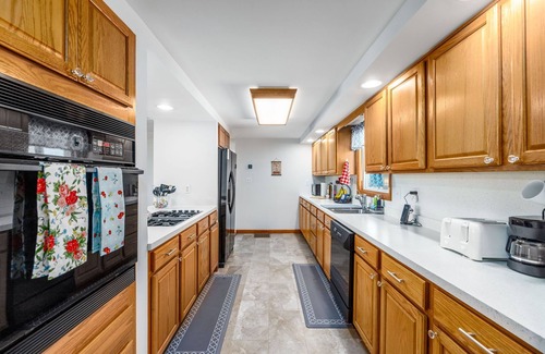 Catawissa House | The Country Escape w/private pool -10 min from Knoebels!