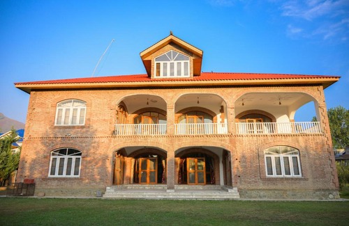 Brein Villa | The Country Hills Villa