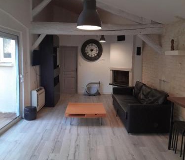 Croix Chapeau House | The countryside in the ocean at La Rochelle with your feet in the barn