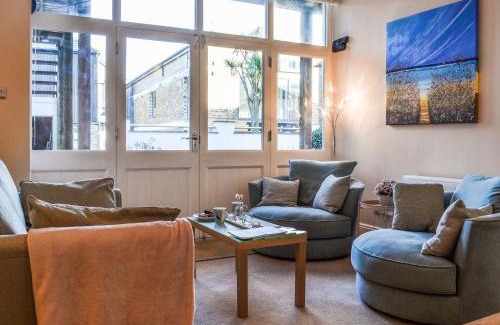 Salcombe Apartment | The Courtyard