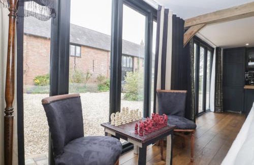 Winterborne Zelston House | The Courtyard - Hilltop Barn