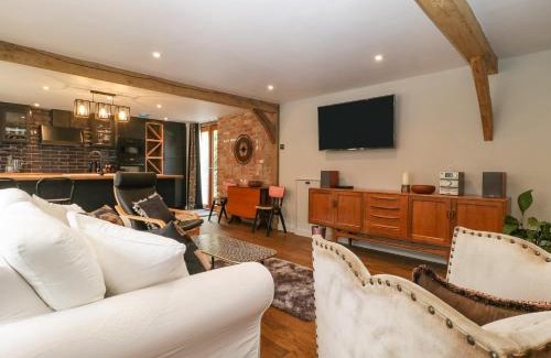 Winterborne Zelston House | The Courtyard - Hilltop Barn