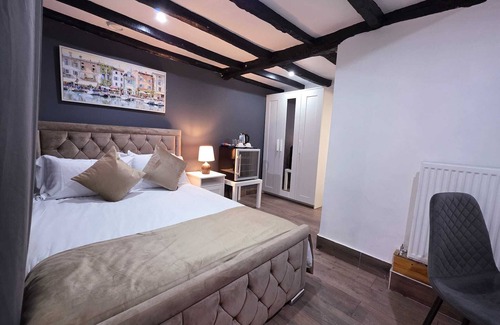 Stotfold Hotel | THE COURTYARD LODGE
