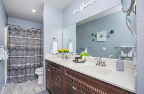 Indian Point Apartment | The Cove 39-3 By SDC, Big Deck, Pool, Hot Tub, Lake View, No Stairs