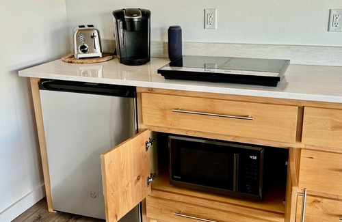 Port Orford Apartment | The Cove at Port Orford: King Salmon Suite