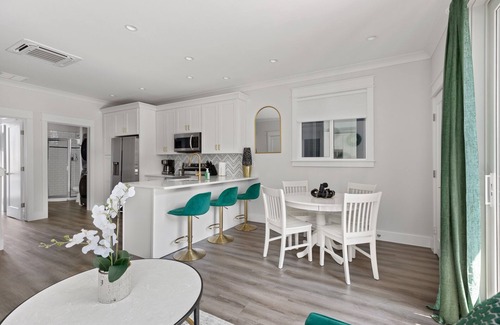 Wilmington Boat Rental | The Cove - Houseboat Serenity