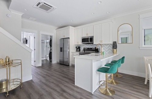 Wilmington Boat Rental | The Cove - Houseboat Serenity
