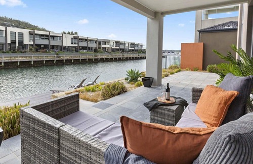 Safety Beach House | The Cove - Luxury Waterfront Accommodation