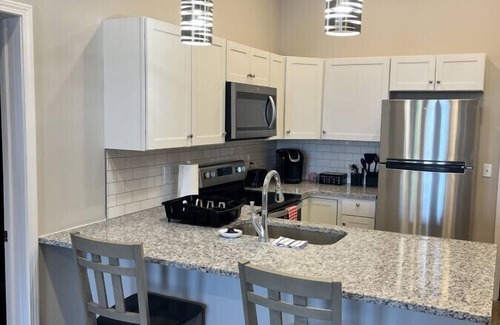 Newport Apartment | "The Cove" on Monmouth!