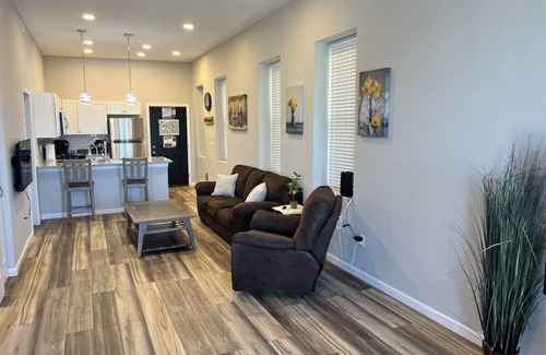 Newport Apartment | "The Cove" on Monmouth!