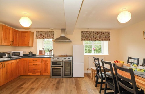 Toller Porcorum Cottage | THE COW SHED, pet friendly, with a garden in Toller Porcorum