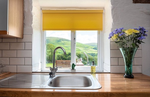 Bryn-crug Cottage | The Cowshed - sleeps 5 guests in 2 bedrooms