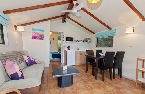 Okiato Cottage | The Cowshed Wairoro Park - Russell Holiday Home