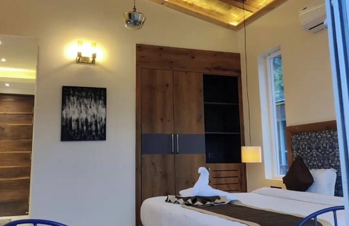 Naina Range Hotel | The Cozy Acorn Resort