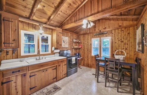 Greentown Cabin | The Cozy Cabin Lakeview cabin in VERY desirable location