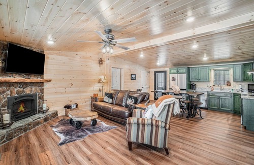 Thompsonville Cabin | The Cozy Cabin with a private hot tub, screened porch, W/D & AC - dog-friendly
