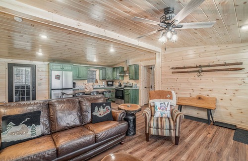 Thompsonville Cabin | The Cozy Cabin with a private hot tub, screened porch, W/D & AC - dog-friendly