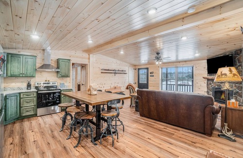 Thompsonville Cabin | The Cozy Cabin with a private hot tub, screened porch, W/D & AC - dog-friendly