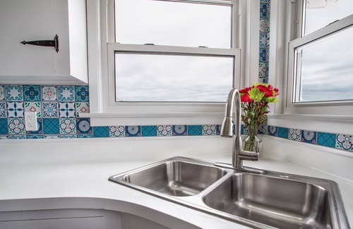 Northwest Cove Cottage | The Cozy Clam Cottage~ Spectacular Views ~Best location for all your adventures