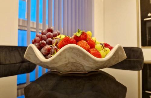 Alperton Apartment | The Cozy Cloud - Modern Apartment- Wembley stadium- Parking