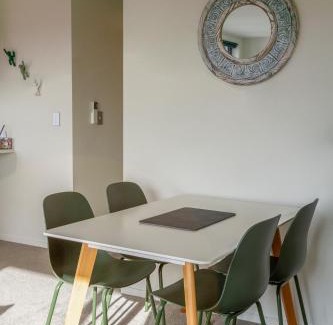 Christchurch City Centre Apartment | The Cozy Cocoon 1 Bed 1 Bath Apartment