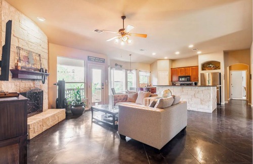 Cardinal Hills Estates House | The Cozy Coop In Texas Hill Country Near Austin