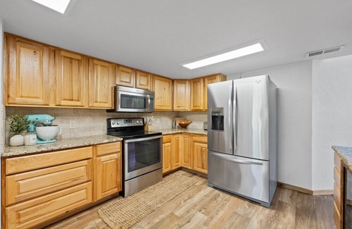 Spicewood House | The Cozy Corner | Windermere Oaks | Lake Travis