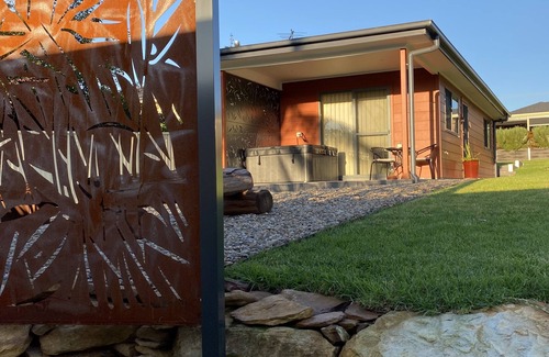 Hill Top Cottage | The Cozy Cottage - private hot tub, breakfast & a bottle of local wine.