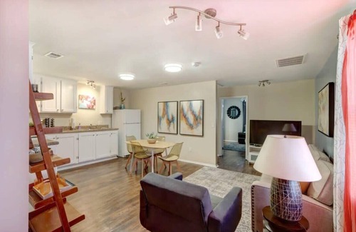 Thomas Square House | The Cozy Cottage - Walk to Local Favorites!
