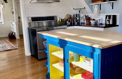 North End House | The Cozy Farmhouse in North End Tacoma: walking distance to Proctor and UPS