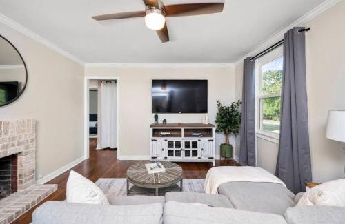 Macon House | The Cozy House In Quiet Ingleside Area