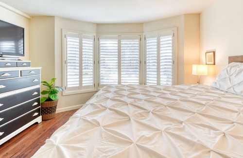 Southwest Bend House | The cozy life never felt so good. Come enjoy a full home like it’s your own.