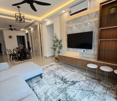 Central District Apartment | The Cozy Nest Luxury apartment JB 10 pax