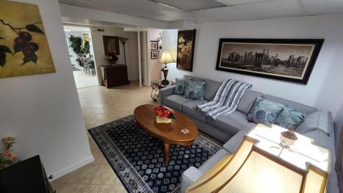 Ashley Oaks House | The Cozy Nook Basement Apartment All To Yourself