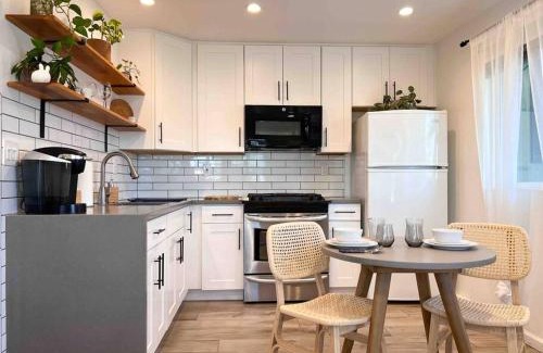 El Camino Village Apartment | The Cozy Oasis - A Renovated and Modern Studio near LAX + SoFi + Beaches + Freeway