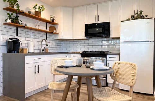 El Camino Village Apartment | The Cozy Oasis - Renovated and Modern Studio near LAX + SoFi + Beaches + Freeway